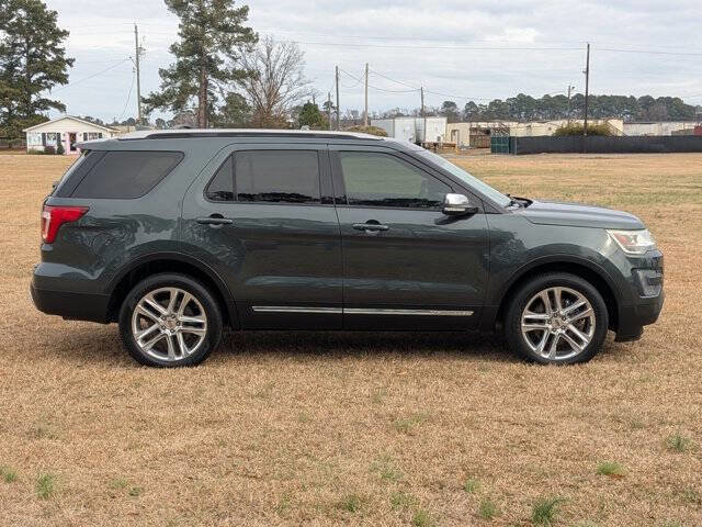 Used 2016 Ford Explorer XLT w/ Equipment Group 202A image 2