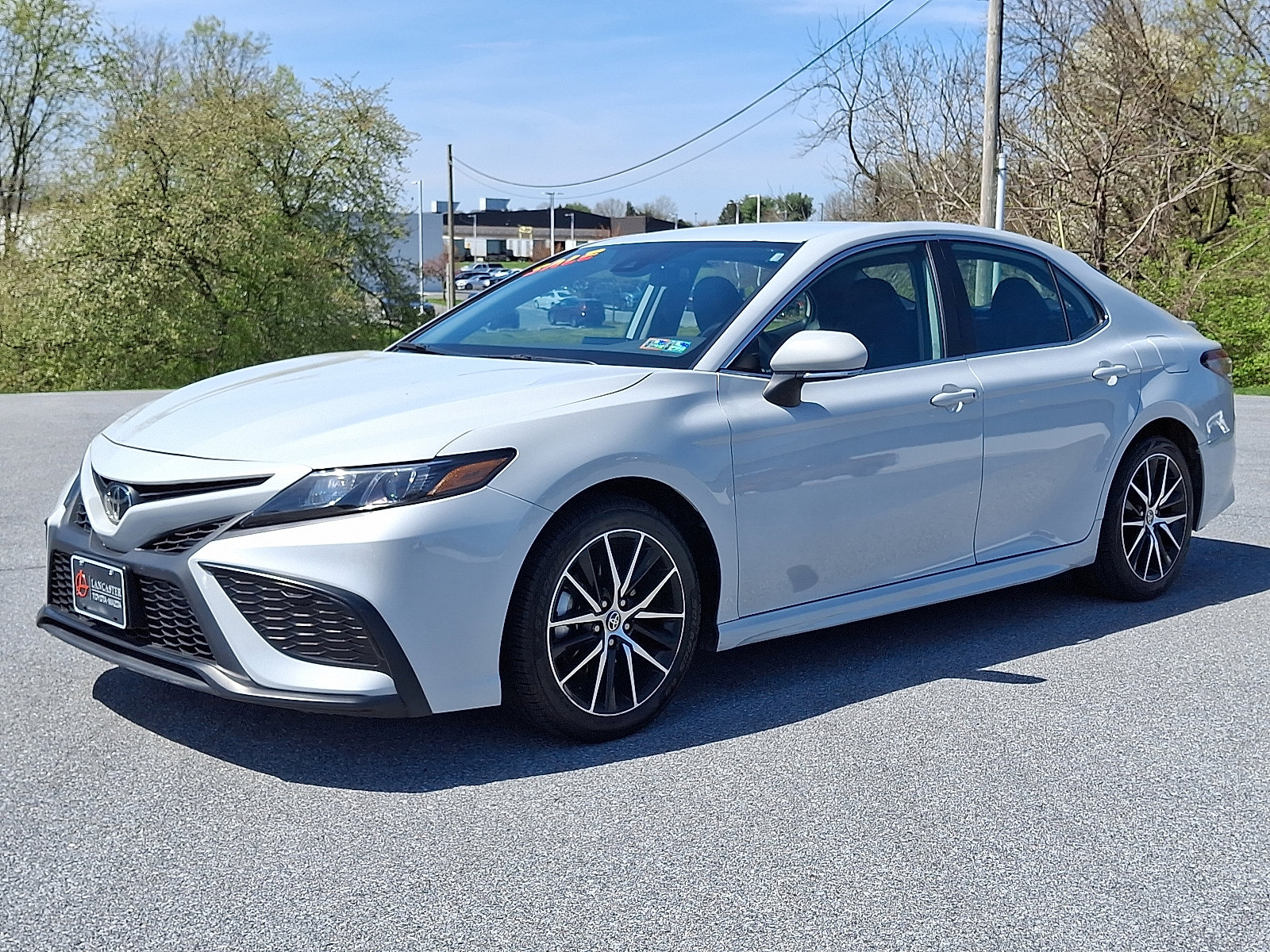 Used 2024 Toyota Camry SE FWD image 3