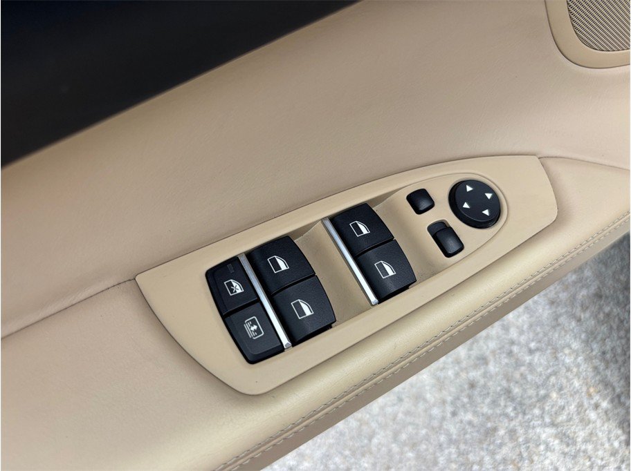 Used 2015 BMW 750Li RWD image 23