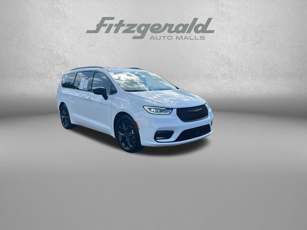 Used 2025 Chrysler Pacifica Limited