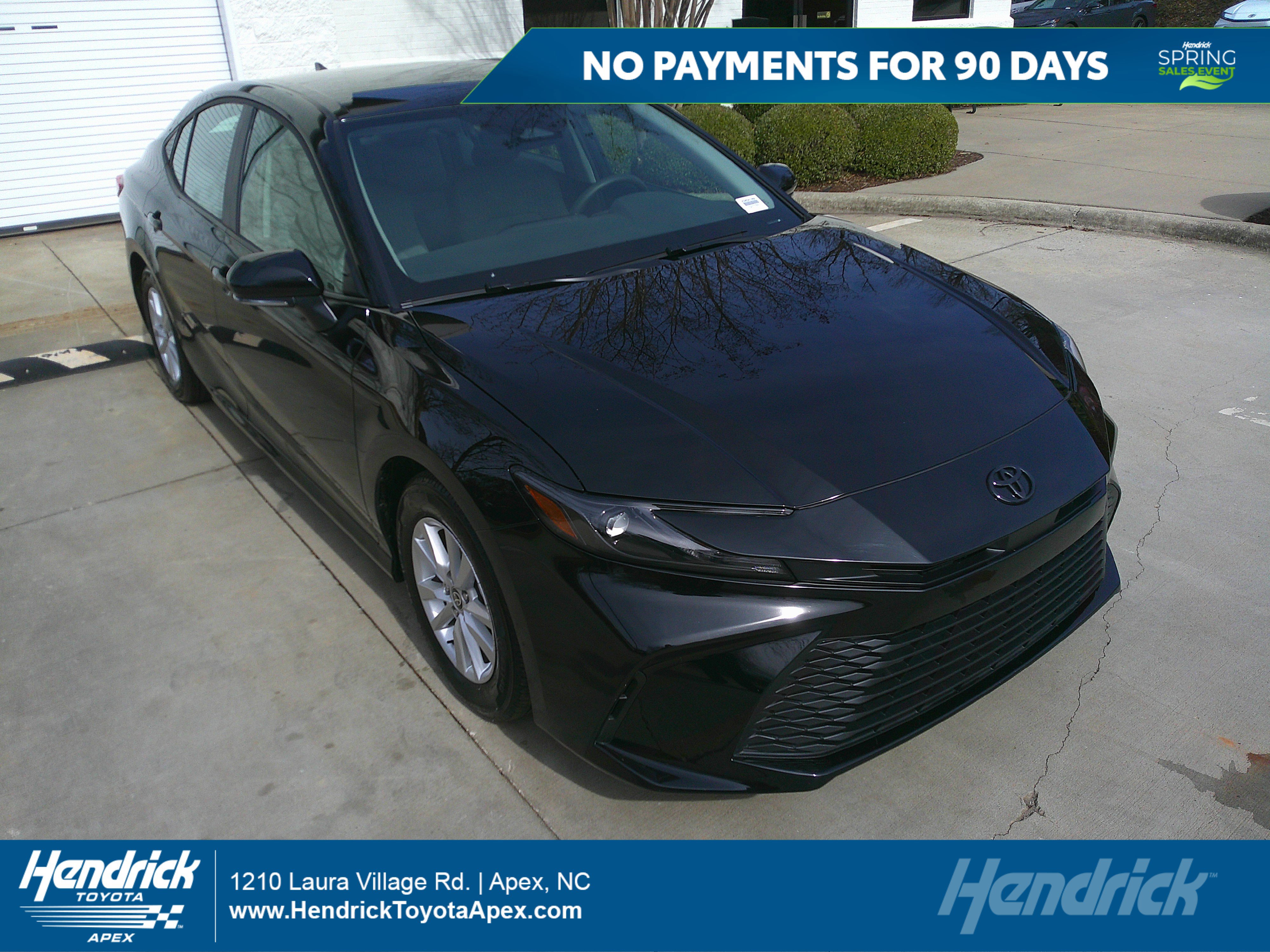 Used 2025 Toyota Camry LE image 1