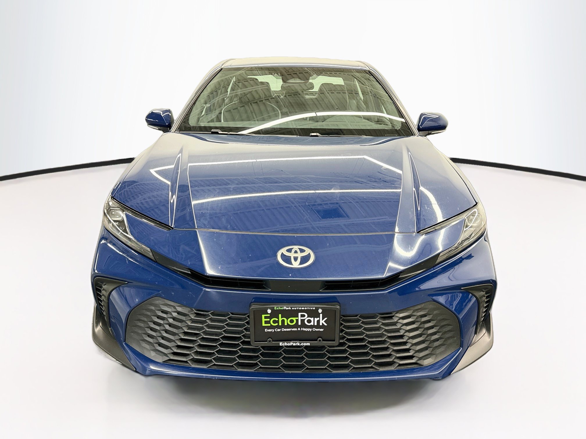 Used 2025 Toyota Camry SE FWD image 2