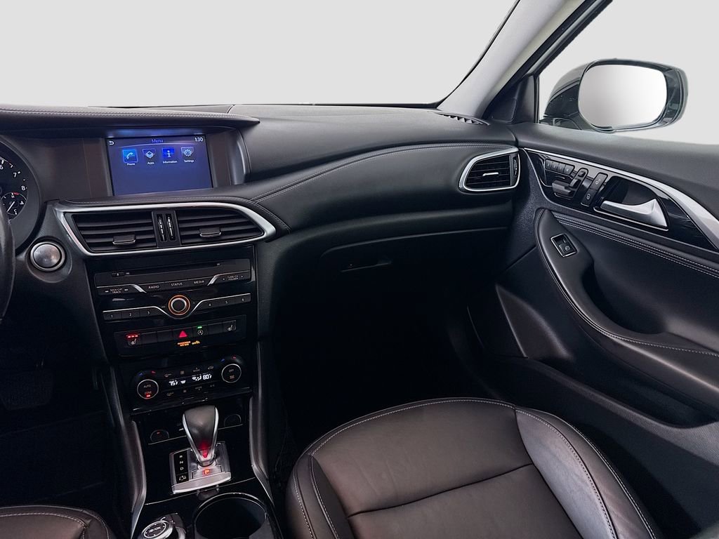 Used 2018 INFINITI QX30 AWD image 19