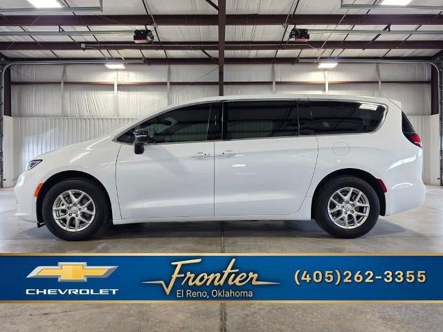 Used 2026 Chrysler Pacifica Select FWD image 1