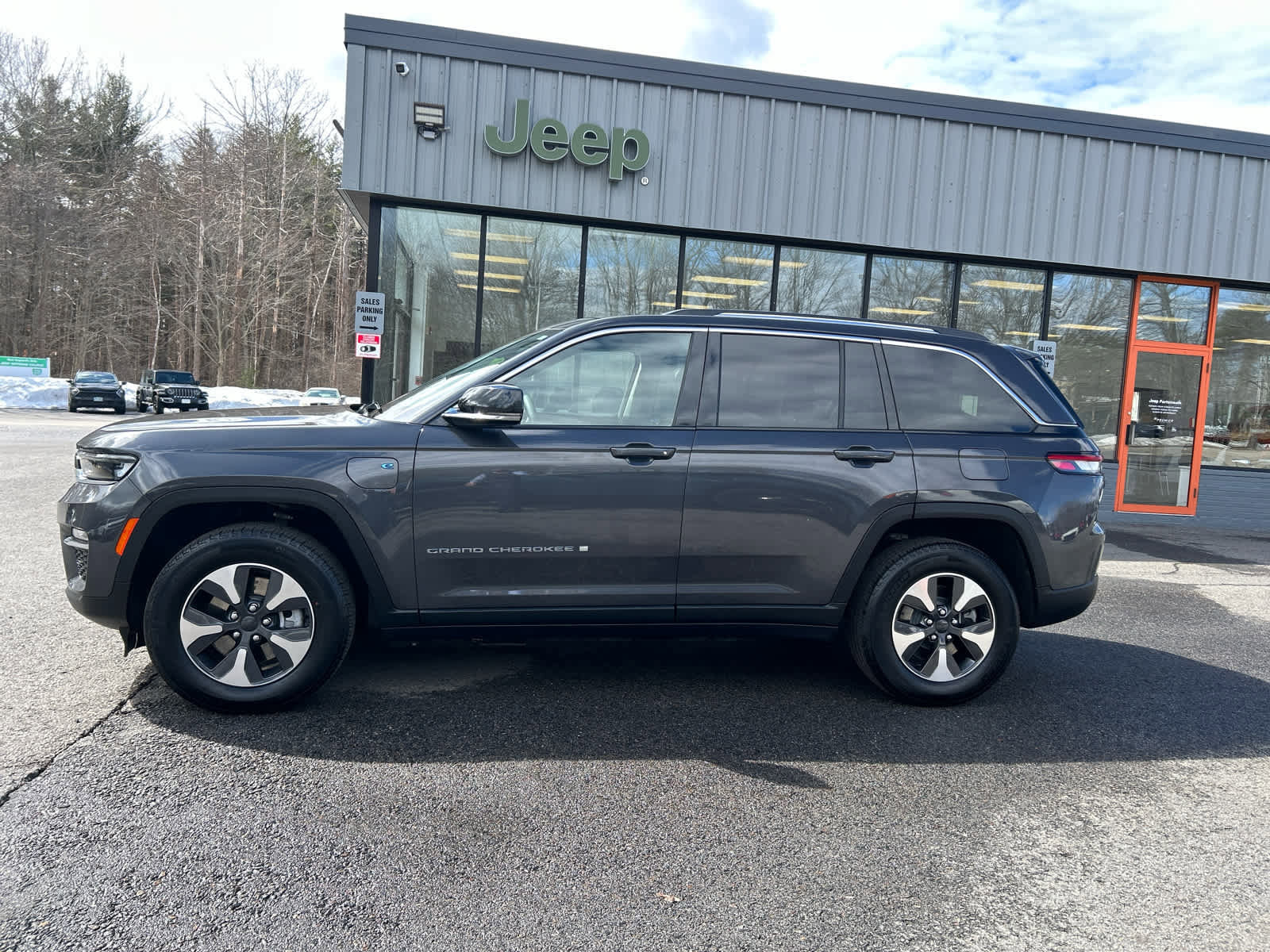 Used 2023 Jeep Grand Cherokee 4WD 4xe image 10