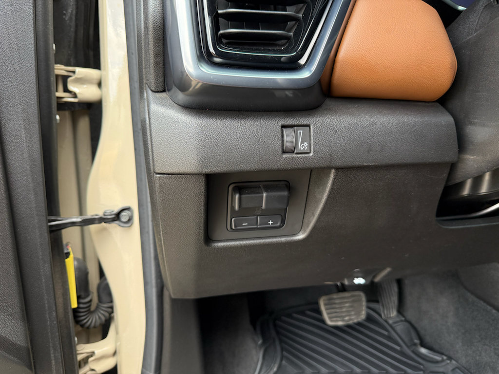 Used 2024 GMC Canyon AT4 w/ Technology Package AWD/4WD image 19