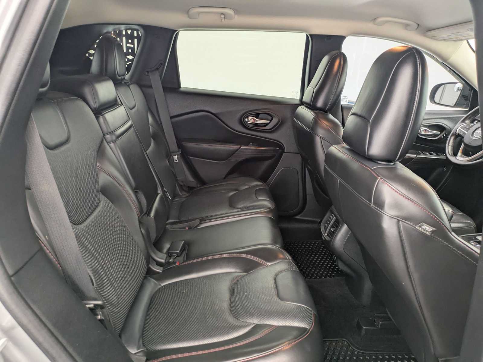 Used 2015 Jeep Cherokee Trailhawk w/ Comfort/Convenience Group AWD/4WD image 23