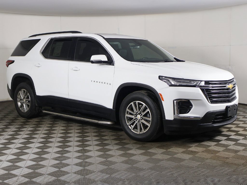 Used 2023 Chevrolet Traverse LT image 2