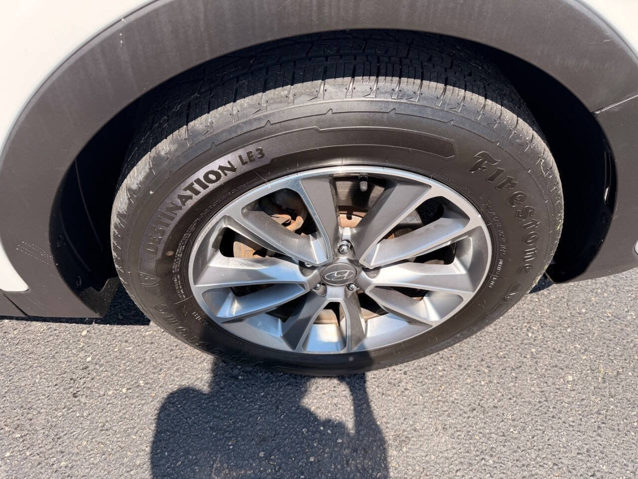 Used 2017 Hyundai Santa Fe SE AWD/4WD image 32