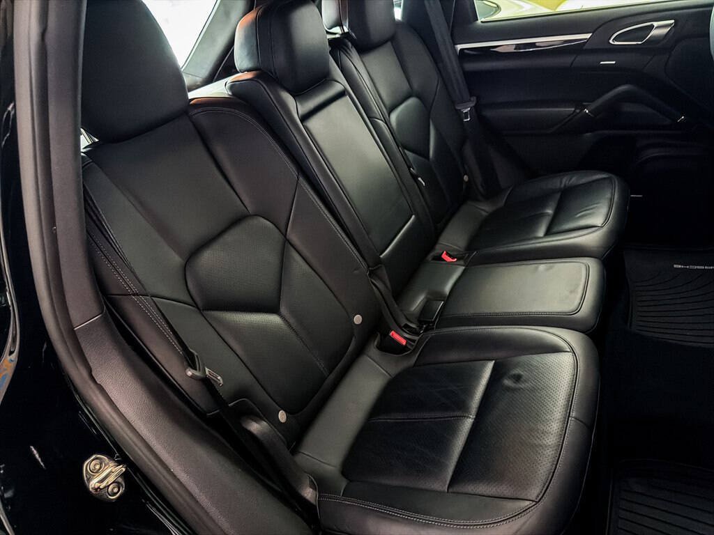 Used 2014 Porsche Cayenne Diesel AWD/4WD image 26