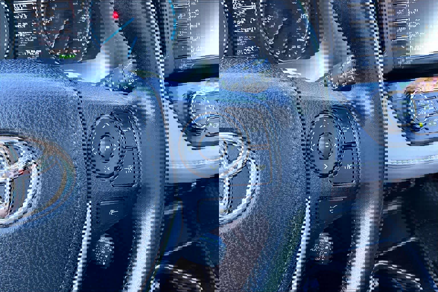 Used 2018 Toyota RAV4 Limited w/ Advanced Technology Package image 24