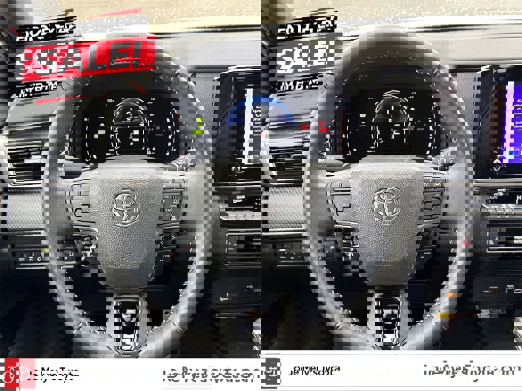 Used 2025 Toyota Camry SE image 14