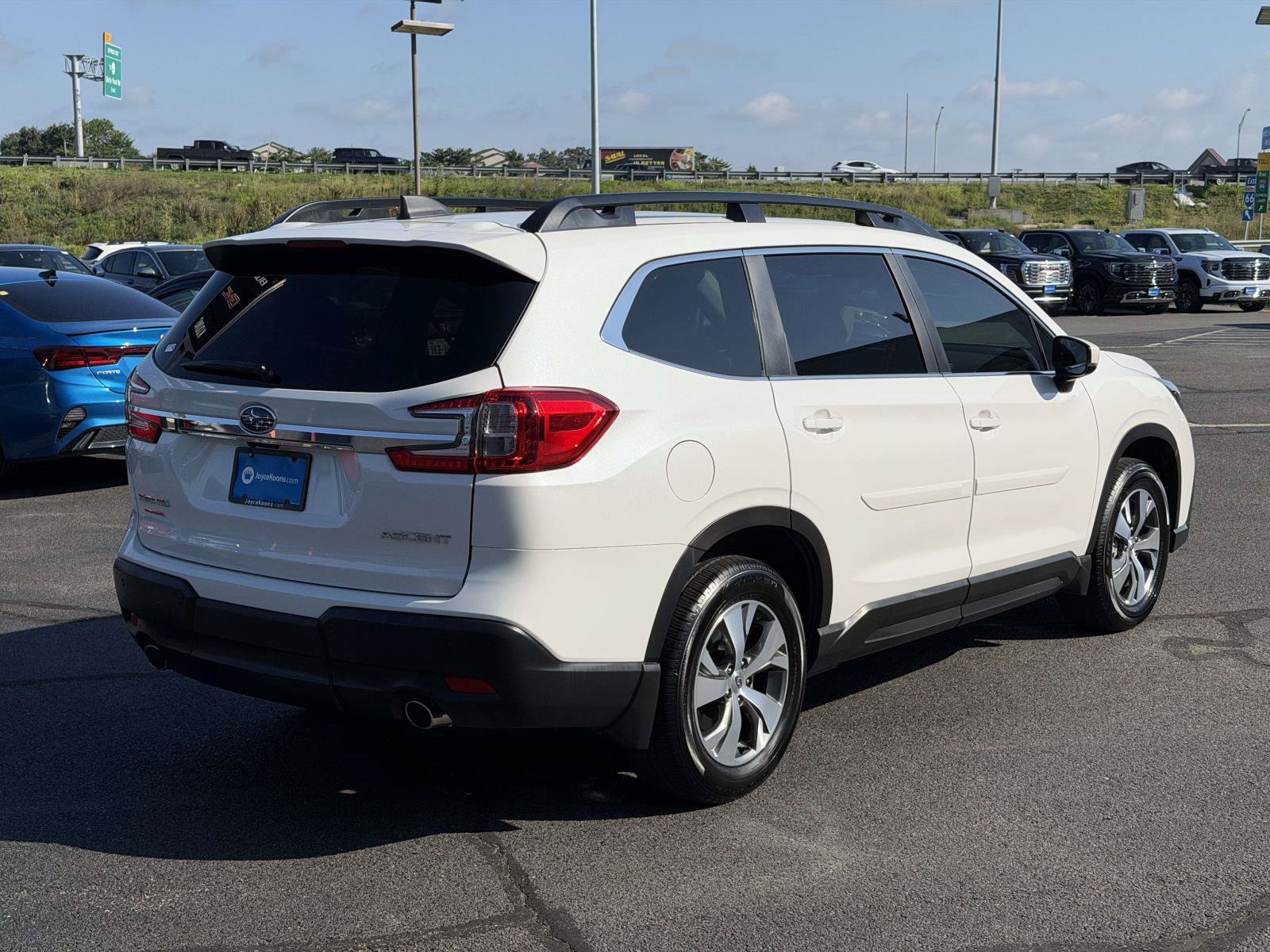 Used 2025 Subaru Ascent Premium AWD/4WD image 2