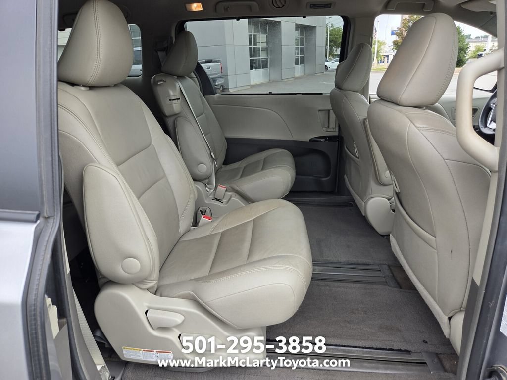 Used 2016 Toyota Sienna XLE w/ XLE Navigation Package FWD image 15
