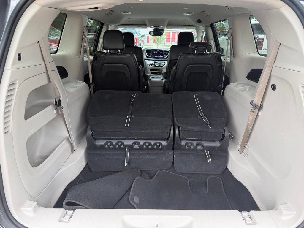 Used 2022 Chrysler Pacifica Touring-L FWD image 7