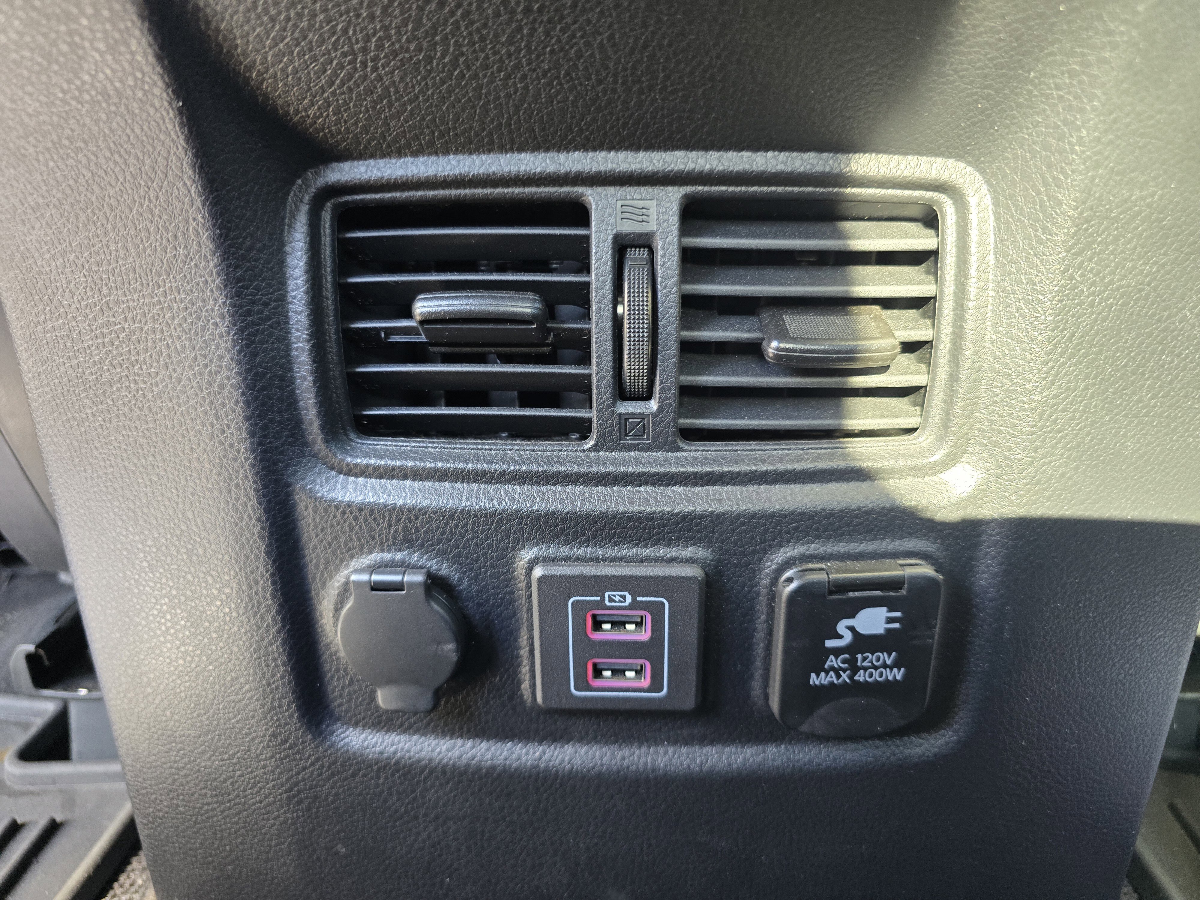 Used 2024 Nissan Titan SV w/ SV Convenience Package image 17