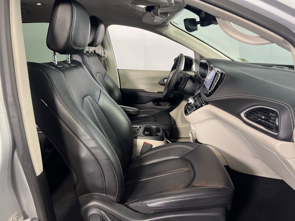 Certified 2024 Chrysler Pacifica Limited FWD image 27