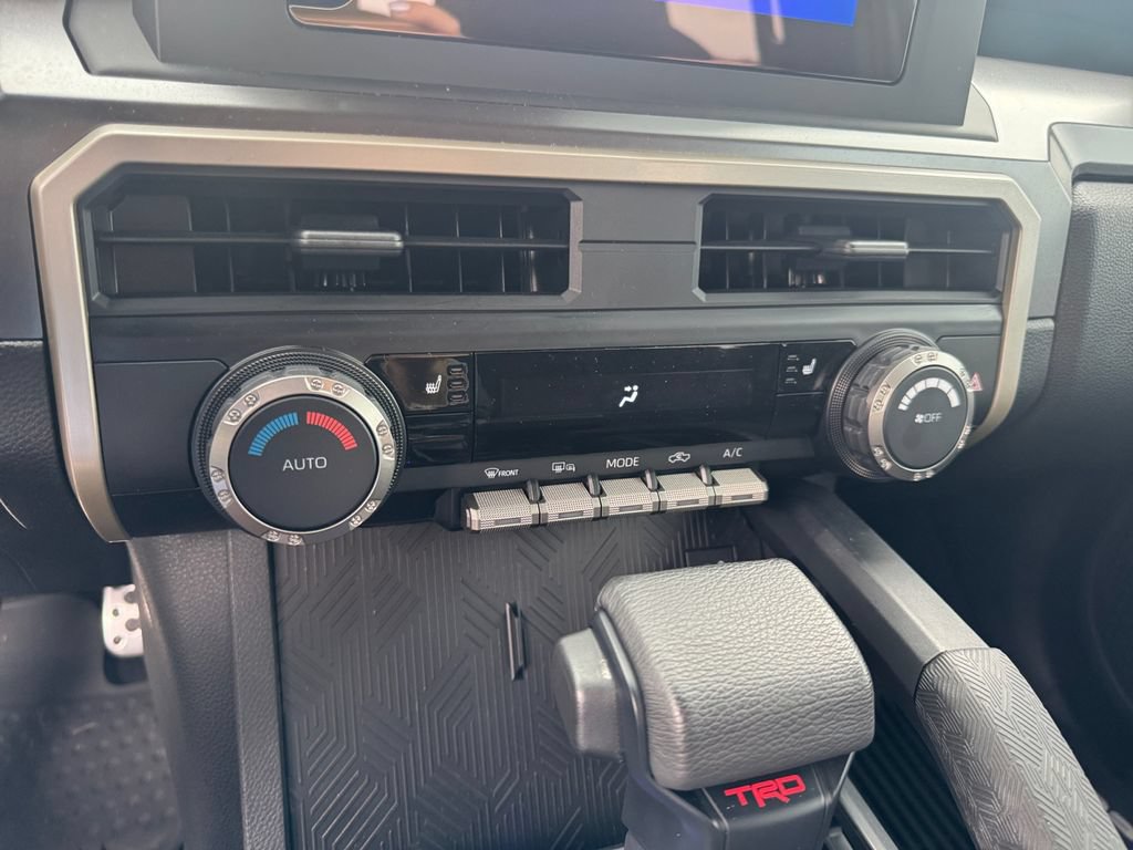 Used 2025 Toyota Tacoma TRD Sport AWD/4WD image 19