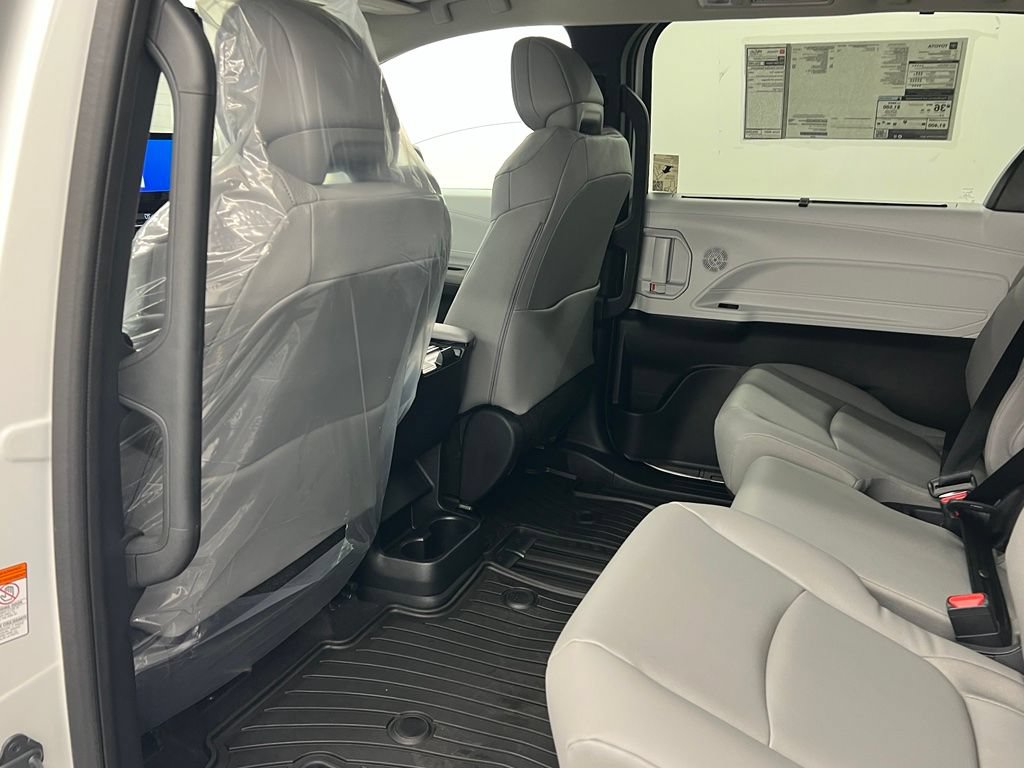 Used 2026 Toyota Sienna XLE FWD image 10