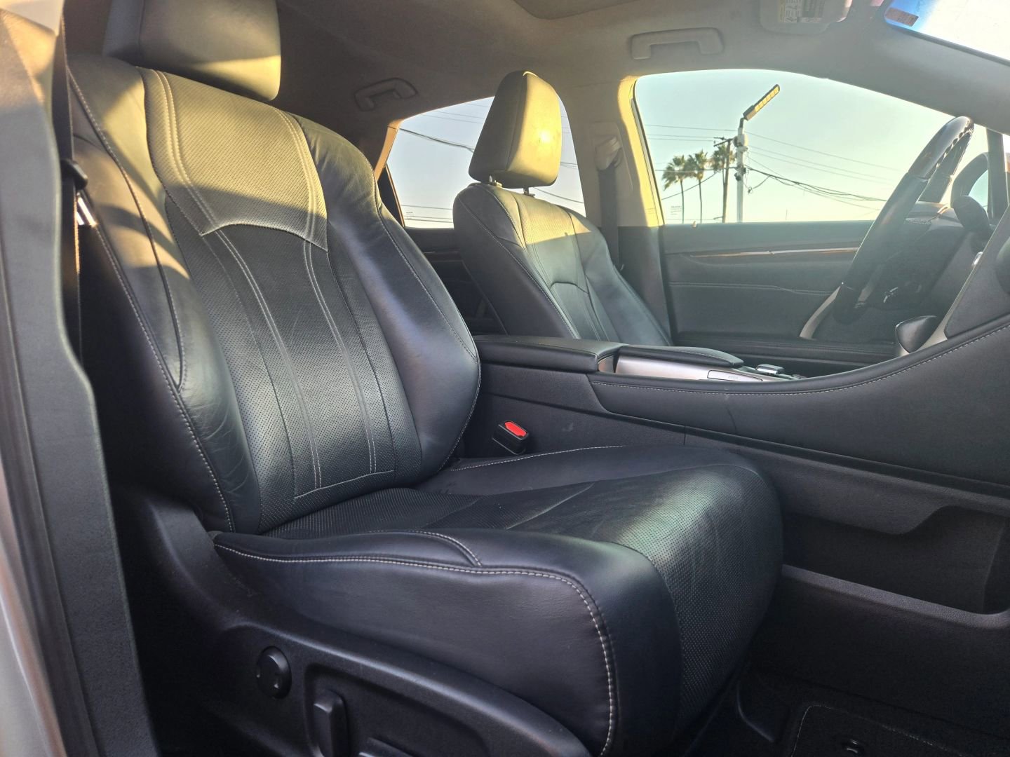 Used 2019 Lexus RX 450h AWD image 16