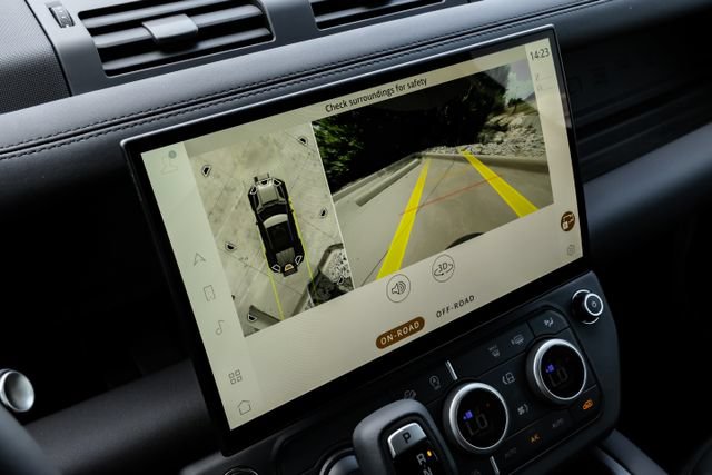 New 2026 Land Rover Defender 110 X-Dynamic SE AWD/4WD image 28