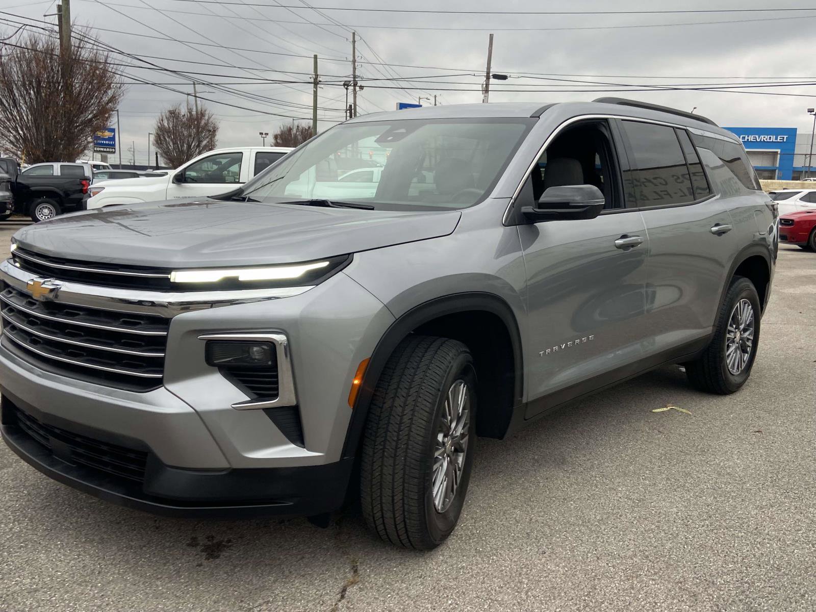 Used 2025 Chevrolet Traverse LT image 28