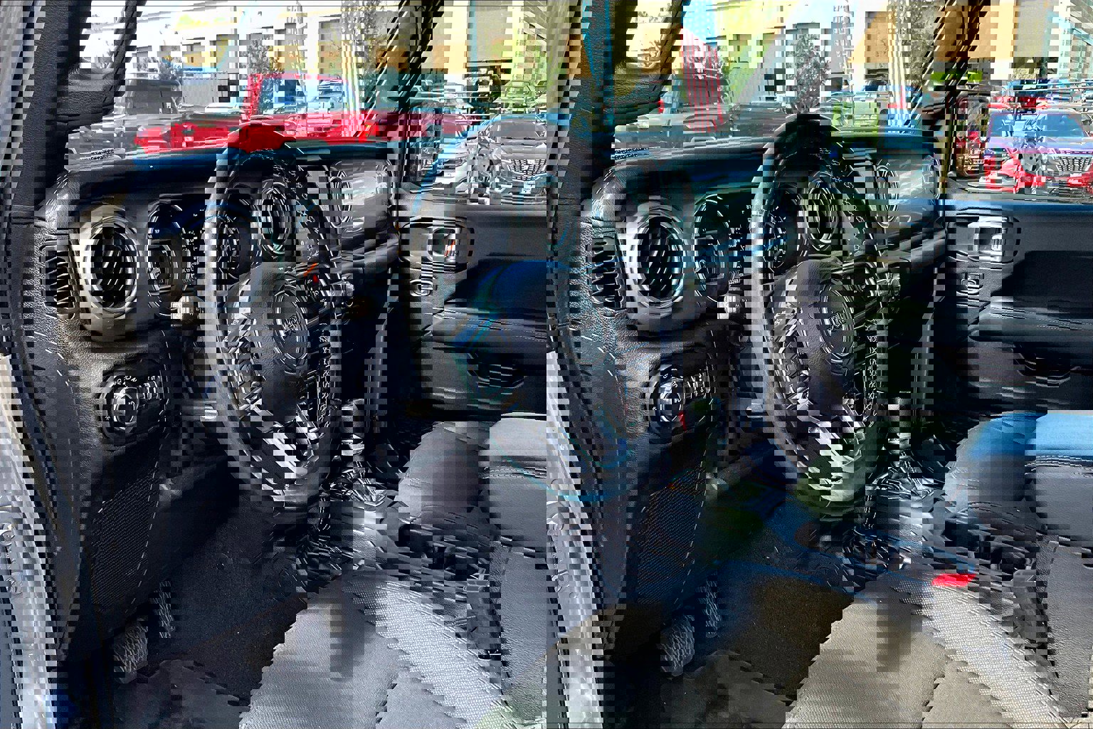 Used 2020 Jeep Wrangler Unlimited Sahara image 14