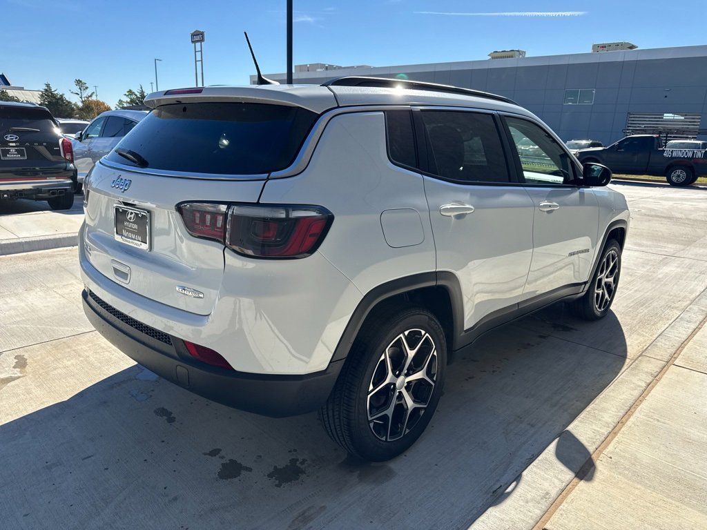 Used 2024 Jeep Compass Latitude image 19