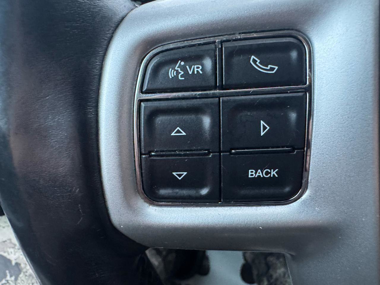 Used 2015 Chrysler Town & Country Touring w/ Driver Convenience Group FWD image 16