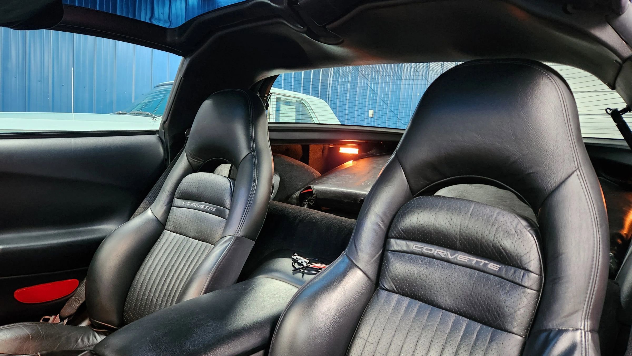 Used 2000 Chevrolet Corvette Coupe w/ Performance Handling Pkg image 10