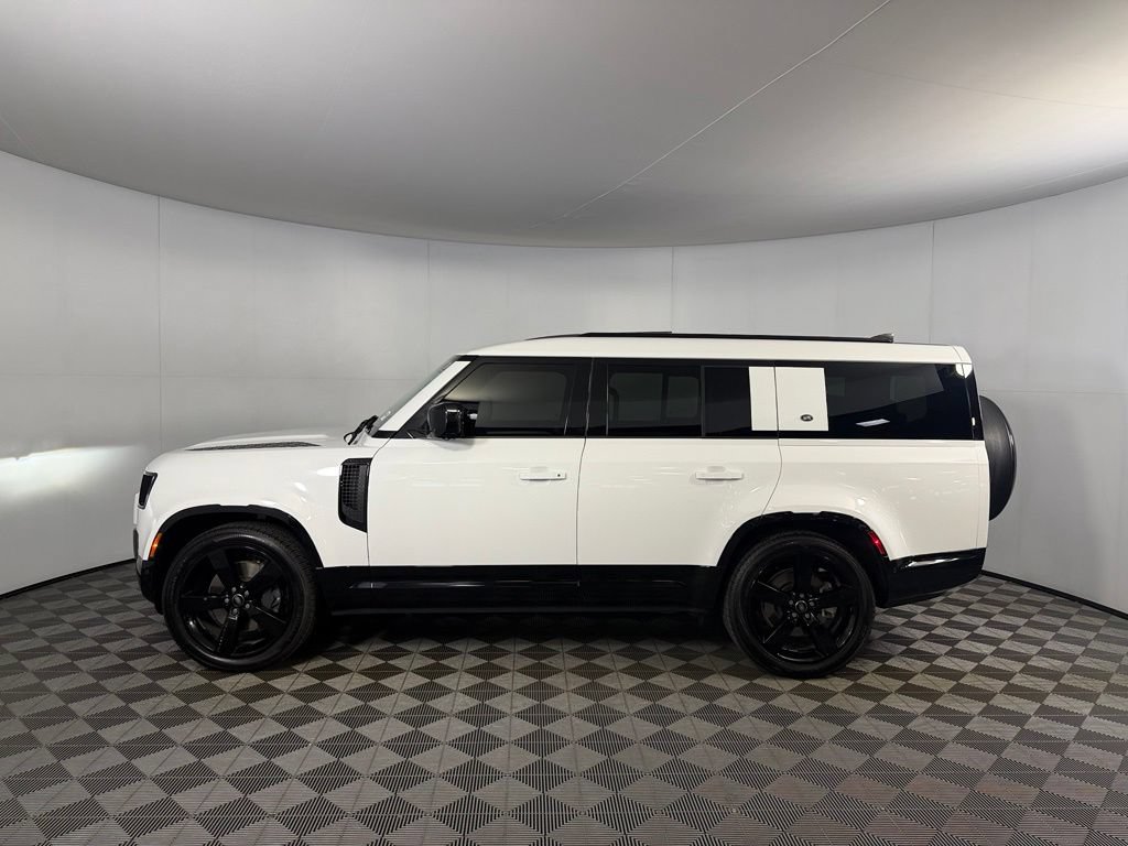 Used 2024 Land Rover Defender 130 X-Dynamic SE AWD/4WD image 9