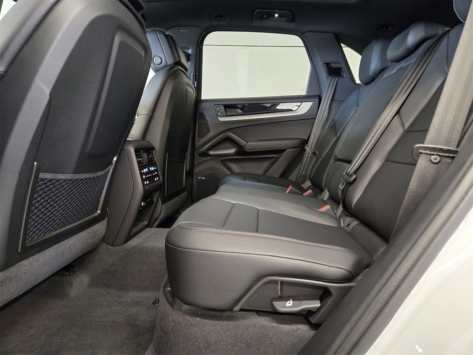 Used 2025 Porsche Cayenne Base image 11
