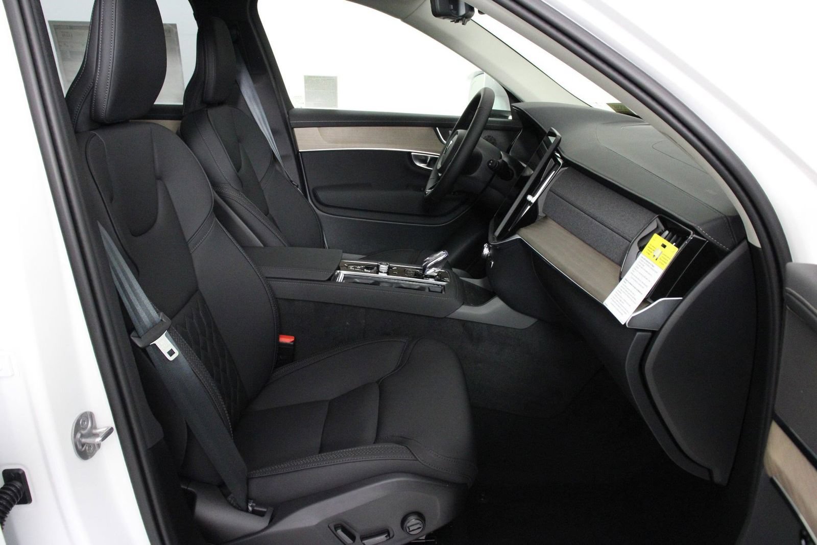 New 2025 Volvo XC90 B6 Plus AWD/4WD image 10