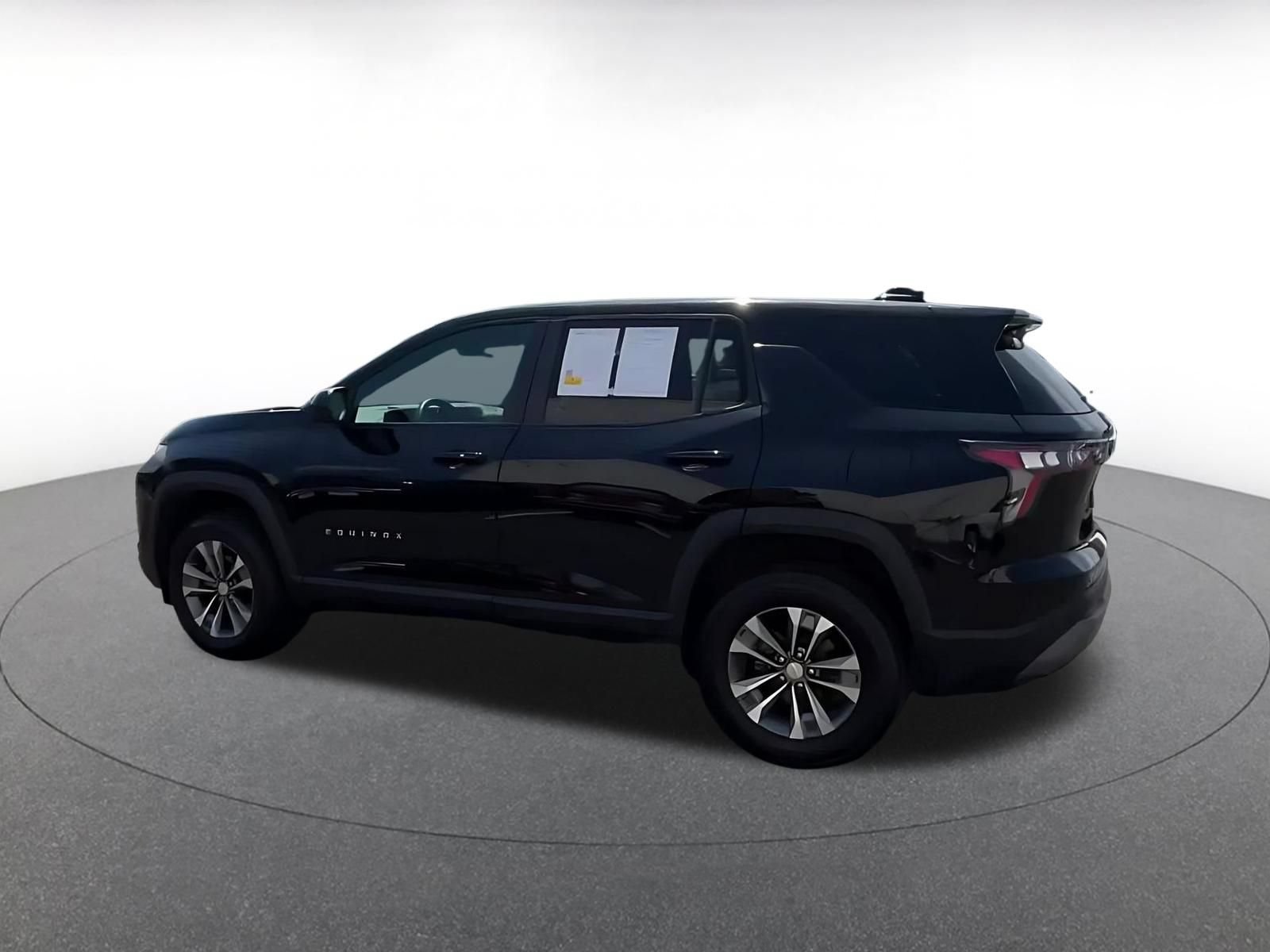 Used 2025 Chevrolet Equinox LT FWD image 10