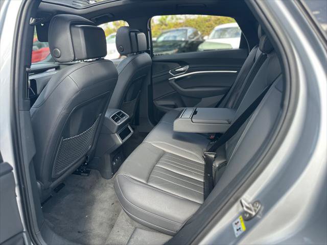 Used 2023 Audi e-tron Premium Plus w/ Premium Plus Package image 16