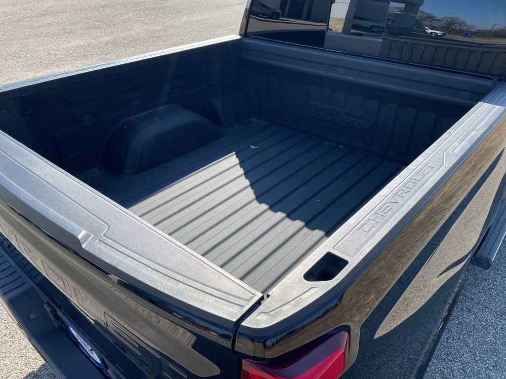 Used 2022 Chevrolet Silverado 1500 High Country w/ Technology Package image 32