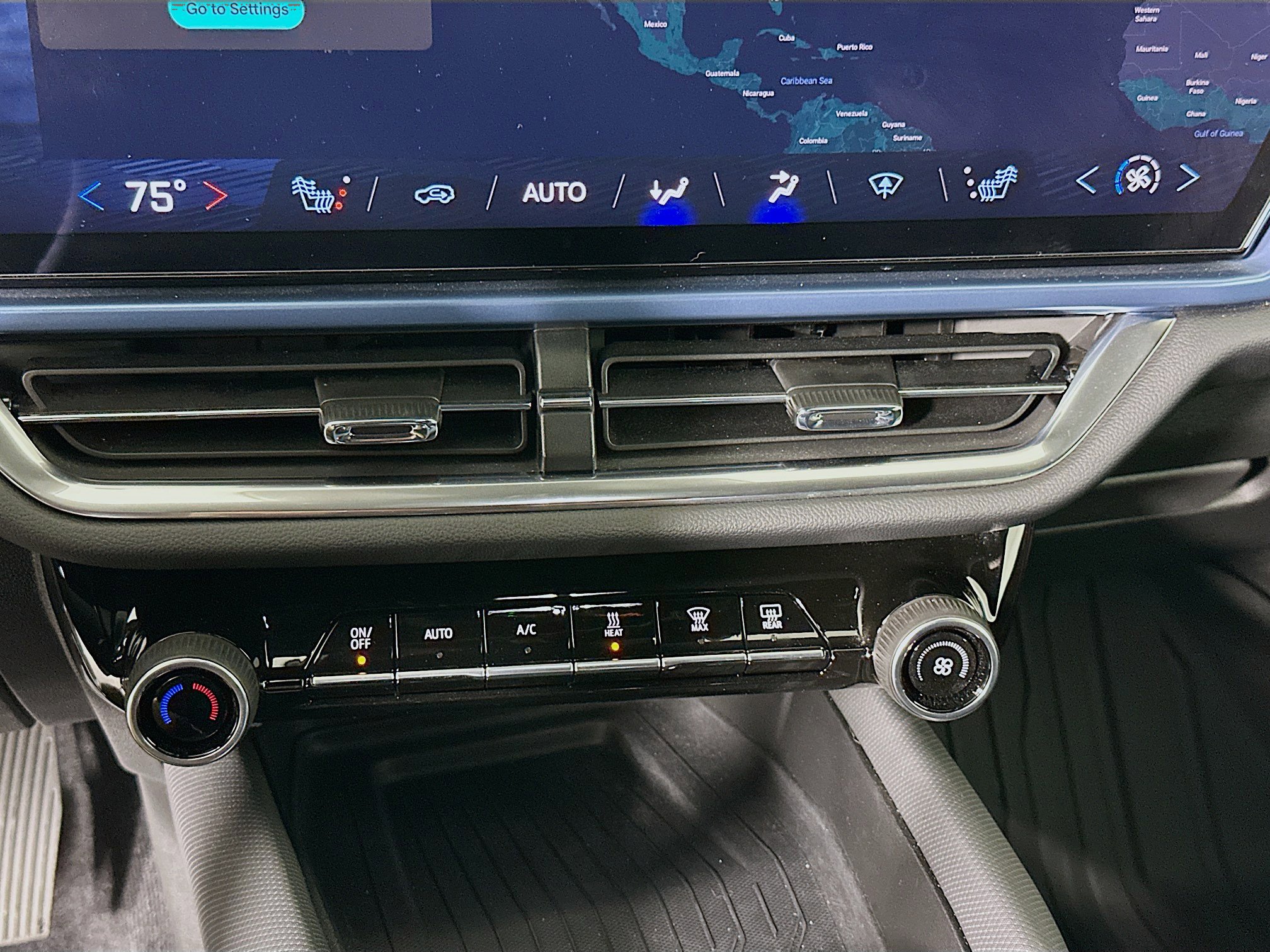 Used 2024 Chevrolet Equinox EV LT image 24