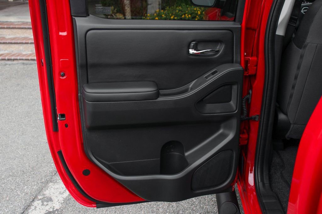 Used 2025 Nissan Frontier SV image 28