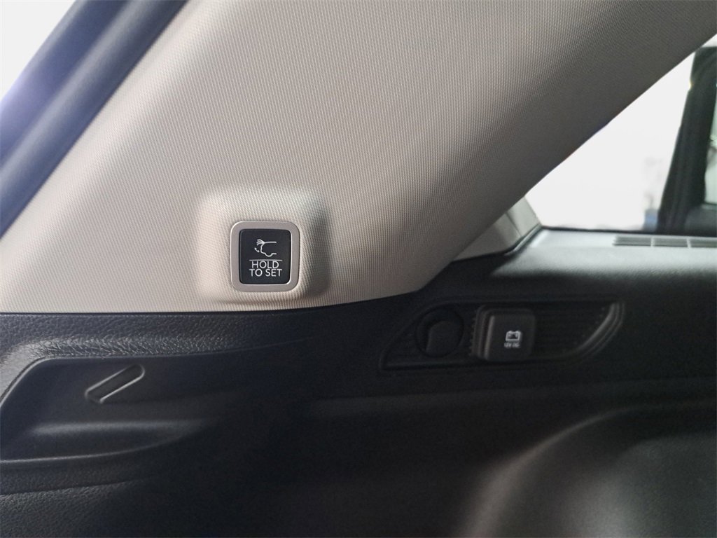 Certified 2022 Jeep Grand Cherokee Limited w/ Luxury Tech Group II image 13