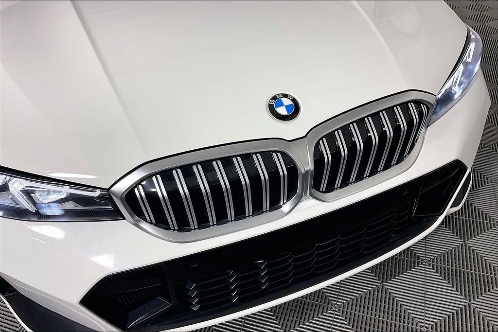 Used 2025 BMW 330i xDrive Sedan w/ M Sport Package image 39