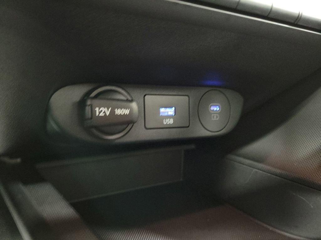 Used 2025 Hyundai Elantra SE image 16