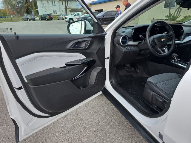 Used 2024 Chevrolet Trax LT w/ Driver Confidence Package image 14