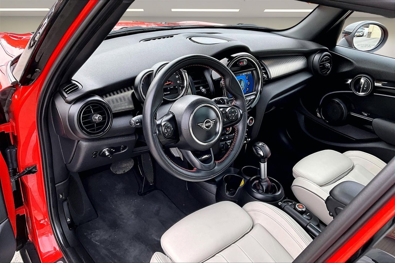 Used 2019 MINI Cooper S w/ Signature Upholstery Package image 18