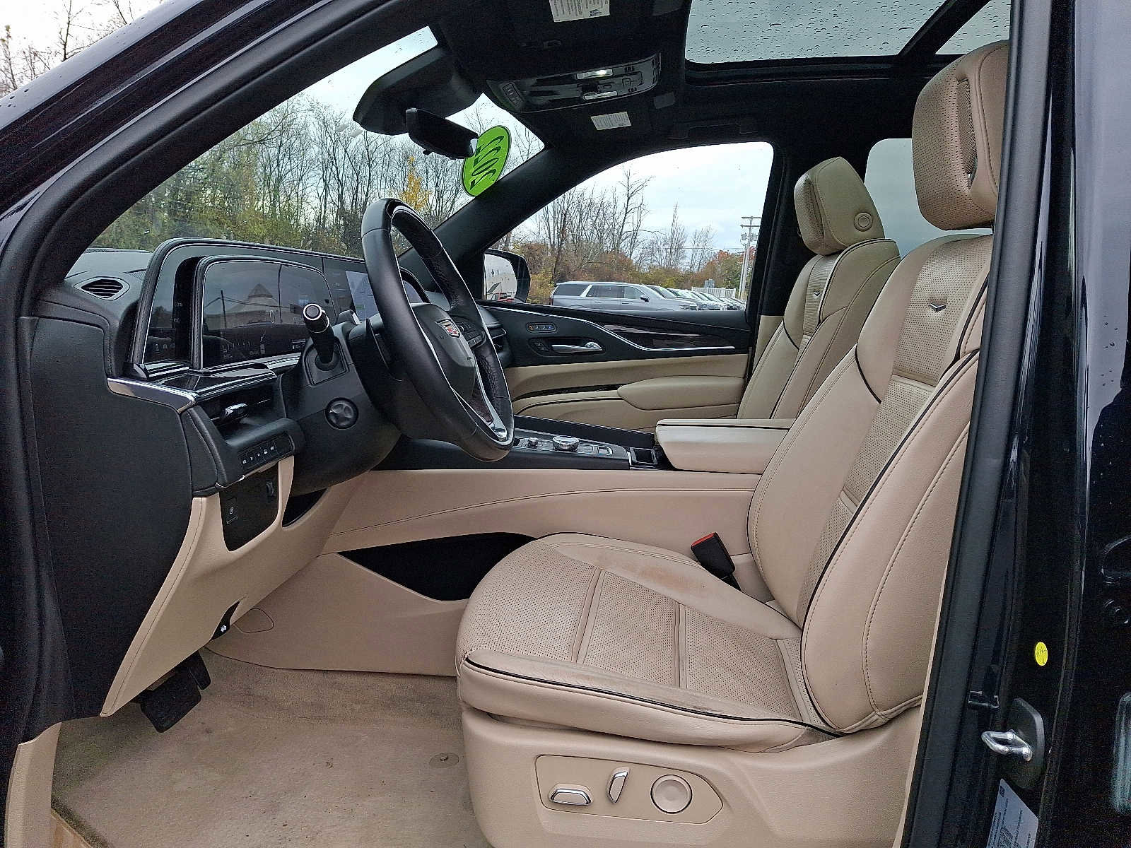 Used 2022 Cadillac Escalade ESV Premium Luxury image 15