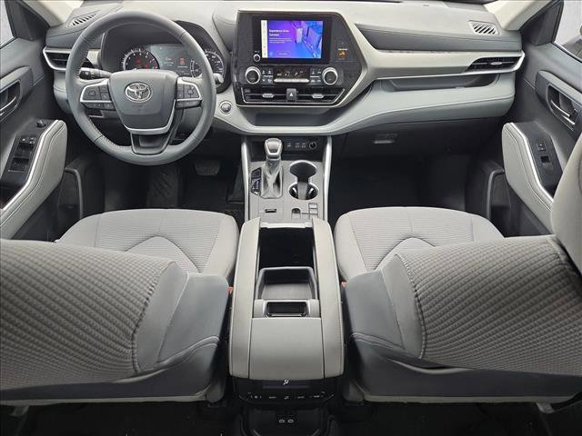 Used 2023 Toyota Highlander LE image 16