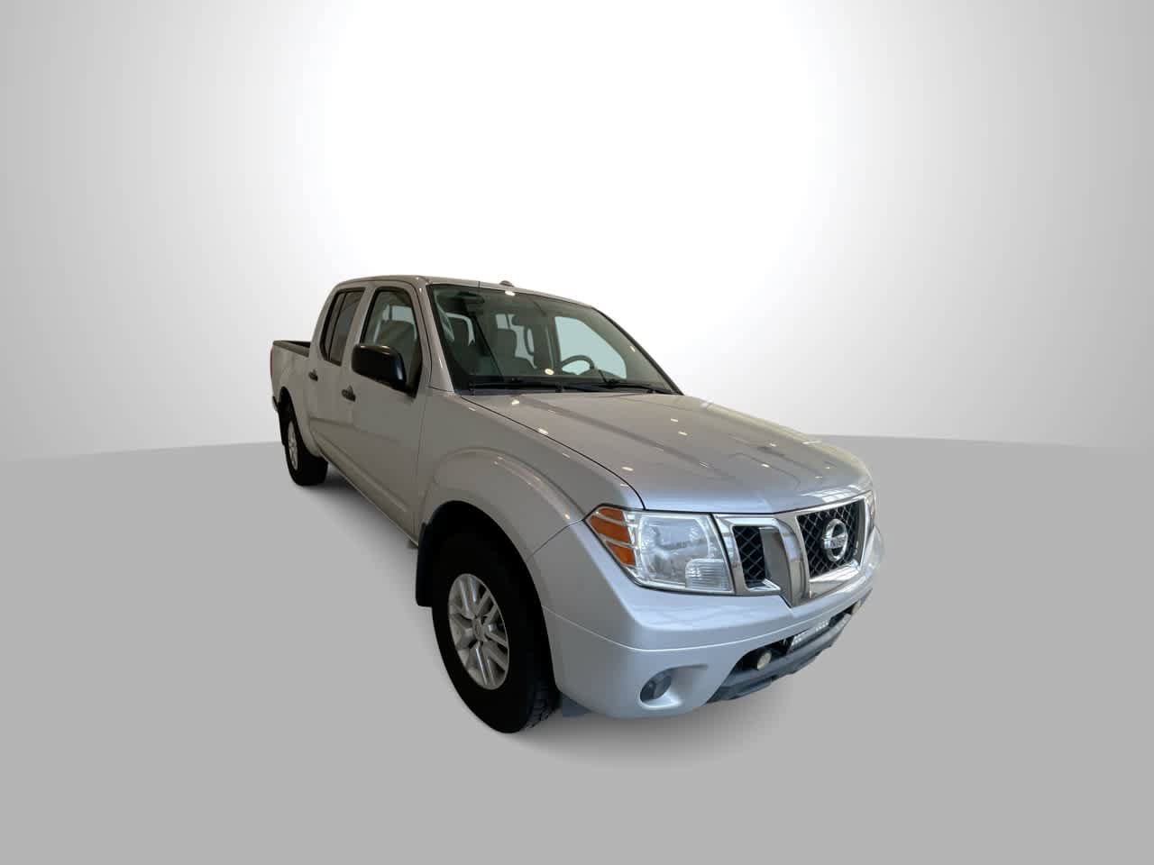 Used 2017 Nissan Frontier SV AWD/4WD image 2