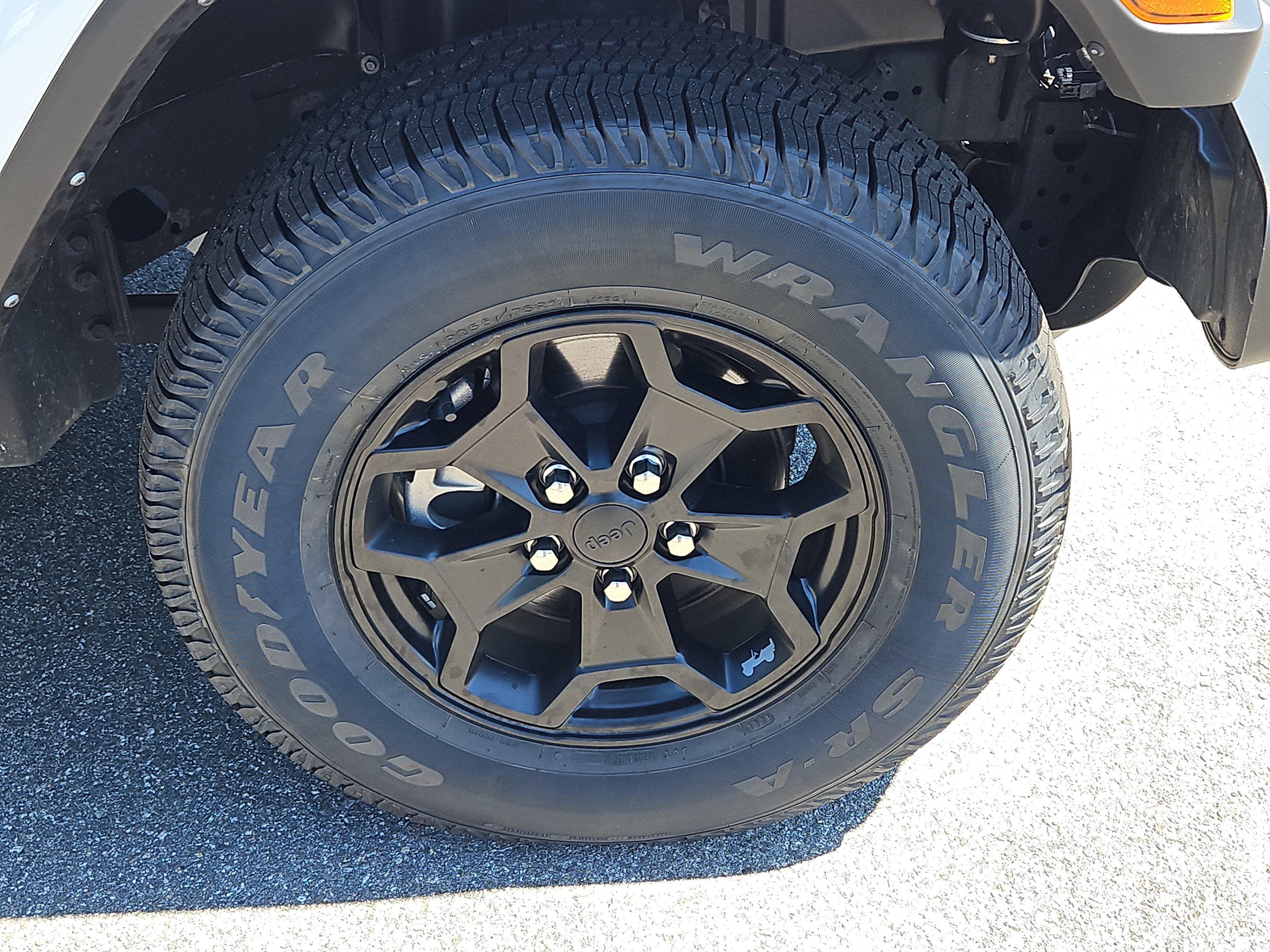 Used 2022 Jeep Gladiator Willys image 10