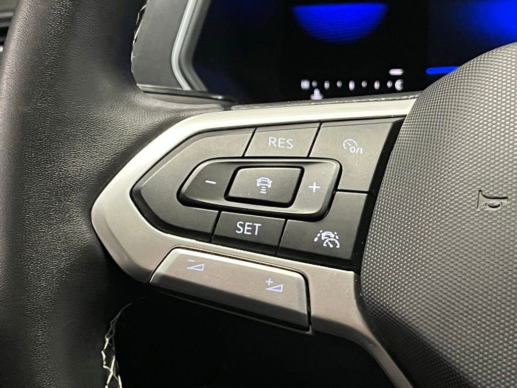 Used 2022 Volkswagen Tiguan SE w/ Panoramic Sunroof Package image 26