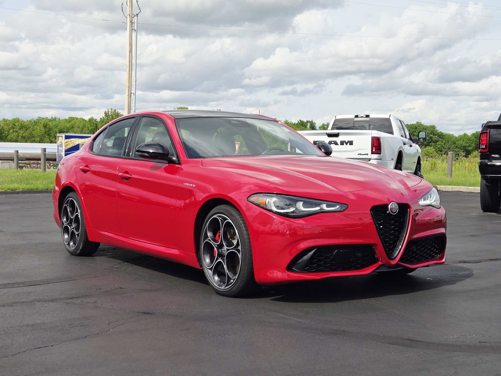 Used 2024 Alfa Romeo Giulia Veloce AWD/4WD image 1