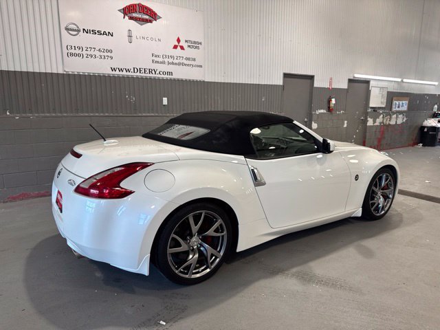 Used 2016 Nissan 370Z Touring Sport RWD image 4